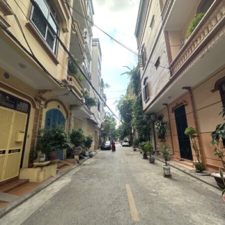 Bán nhà Trung tâm Phường Việt Hưng. 52m x 4T oto tránh, khu phân lô quân đội, dân trí, nhỉnh 12 tỷ