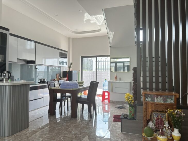 Bán nhà 3 tầng, 3PN, đường 160, Tăng Nhơn Phú A, Q9, TP HCM. DT 100m2, SH, giá 6.7 tỷ.