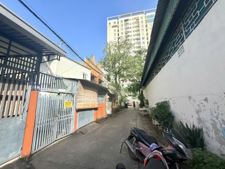 Bán nhà hẻm xe hơi đường Số 26 Linh Đông, Thủ Đức, TP HCM. DT 532m2, 19 phòng CHDV, giá 15.7 tỷ.