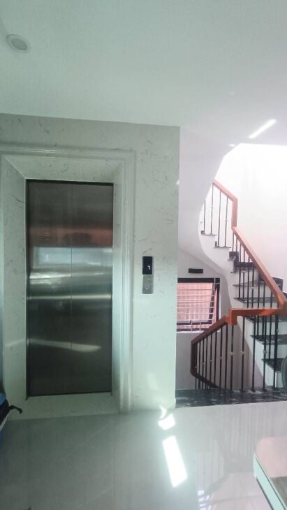 Bán nhà Đẹp Hồng Tiến Dân Xây- oto tránh- Gara thang máy full NT 55m 7 tầng 17,x tỷ