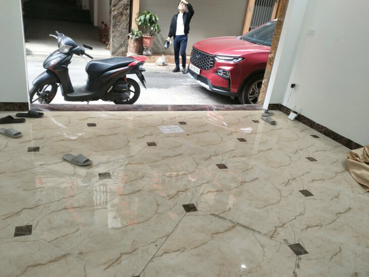 Nhà Hoàng Quốc Việt, ôtô vào nhà, gần hồ điều hòa, DT35m2, MT4m, 6 tầng thang máy (chỉ 16 tỷ)