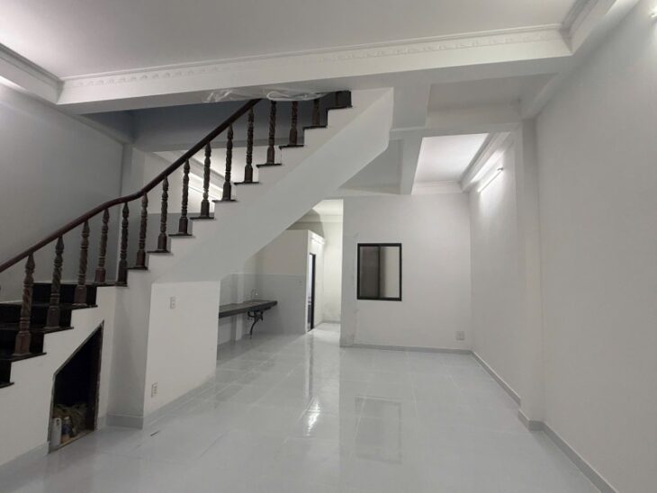 Bán nhà đường Man Thiện, Hiệp Phú, Q9, TP HCM. DT 93m2, 2 tầng, 4PN. Sổ hồng chính chủ. Giá 9.1 tỷ.