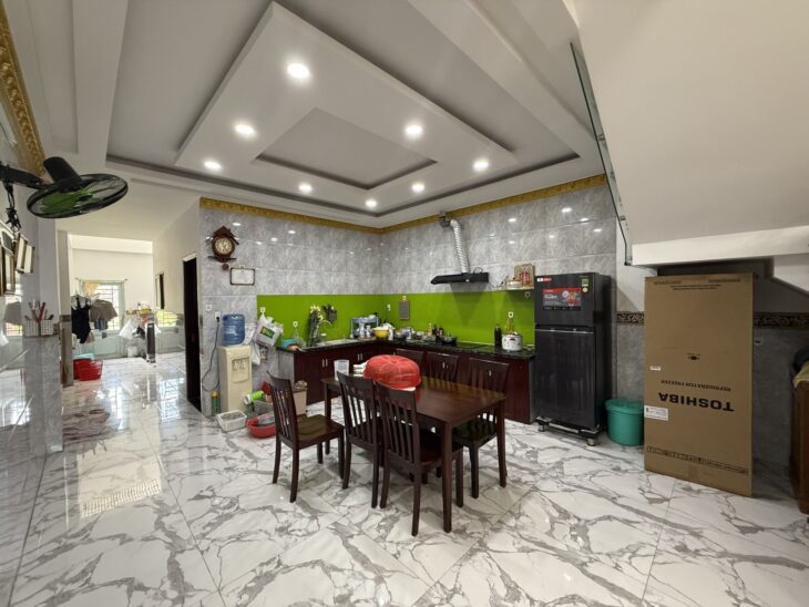 Nhà phố 3 lầu hẻm 8m Tô Ngọc Vân ngang 5.3m 132m2 ở ngay tặng NT đẹp chỉ 12.3 tỷ.