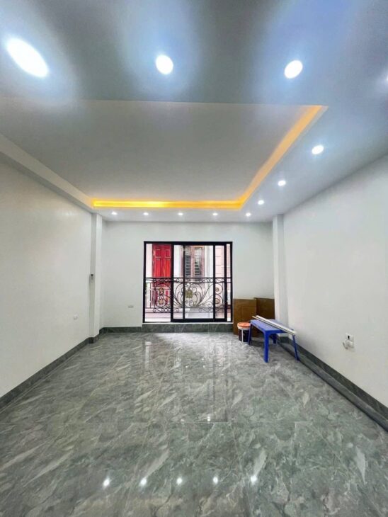 Nhà Hoàng Quốc Việt, ngõ thông, ôtô vào nhà, 20m ra phố, DT45m2, 6 tầng thang máy