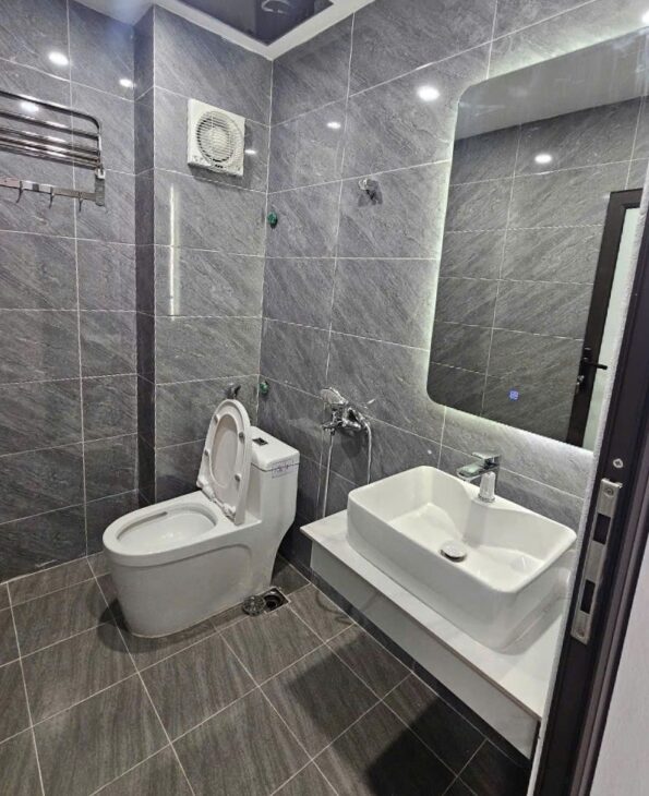 Lĩnh Nam Nhà Phân Lô 5 tầng, 2 mặt thoáng. View Hồ Thế Đất Vượng Khí, Tài Lộc Hưng Thịnh!