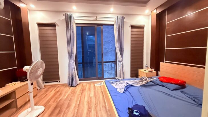 Bán nhà Tây Hồ-Lạc Long Quân, DT32m2, 5 tầng. 3 ngủ khép kín, 2 nhà ra phố (giá 11.5 tỷ)