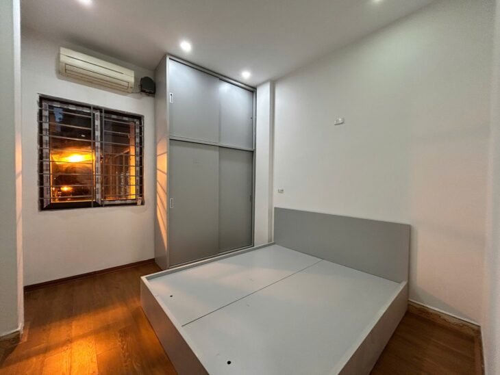 Bán nhà cầu Lủ, ô tô đỗ cửa, DT 32m2, 3 ngủ giá 6,8 tỷ.