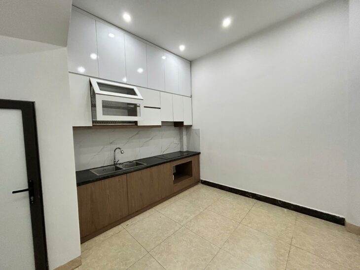 Bán nhà cầu Lủ, ô tô đỗ cửa, DT 32m2, 3 ngủ giá 6,8 tỷ.