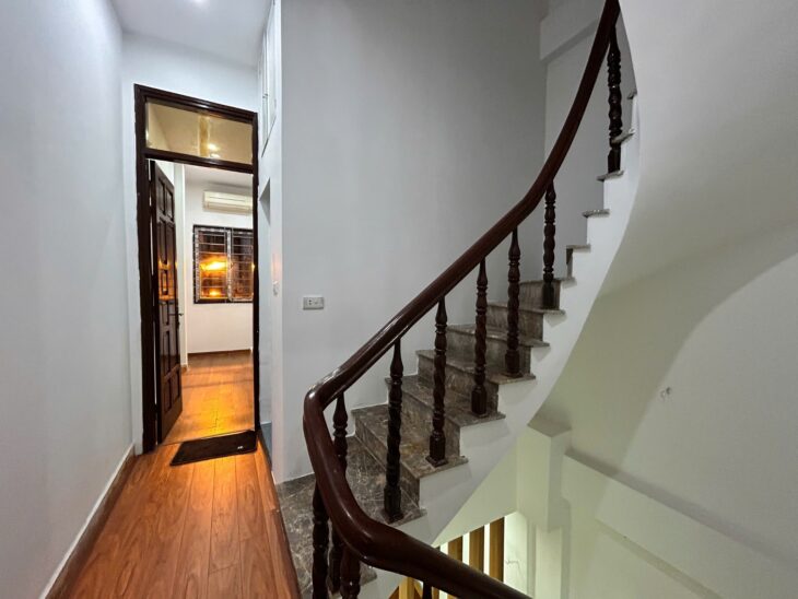 Bán nhà cầu Lủ, ô tô đỗ cửa, DT 32m2, 3 ngủ giá 6,8 tỷ.