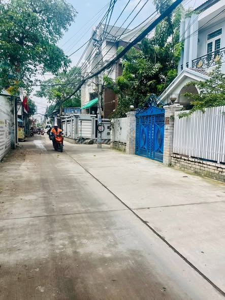 NHÀ HẺM XE HƠI – NGÃ TƯ 4 XÃ – GIÁP TÂN PHÚ