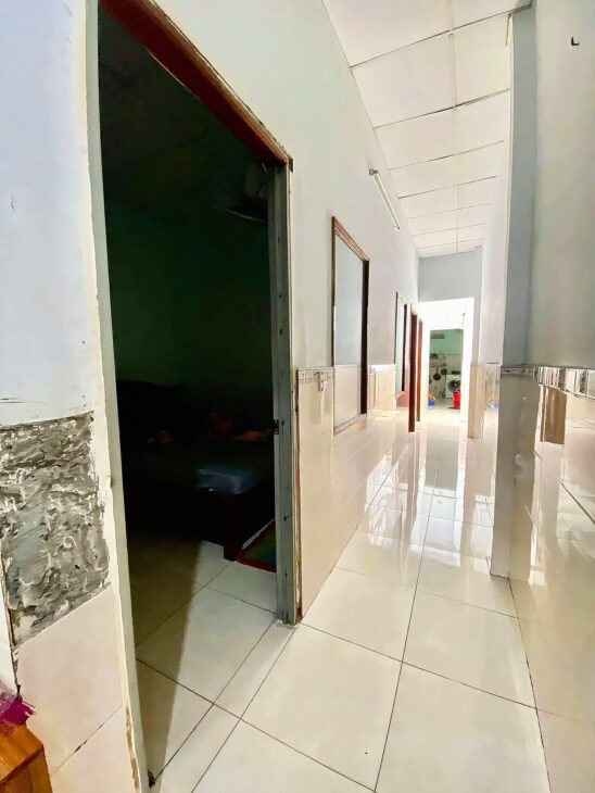 NHÀ CẤP 4 MỚI Ở NGAY SÁT HÃNG BIA HEINEKEN, ĐI BỘ RA SIÊU THỊ METRO – XE HƠI NGỦ NHÀ. HIỆP THÀNH