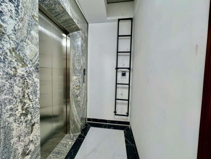 Siêu hiếm, bán nhà Đội Cấn, vị trí đẹp, 5 tầng thang máy chỉ 17 tỷ