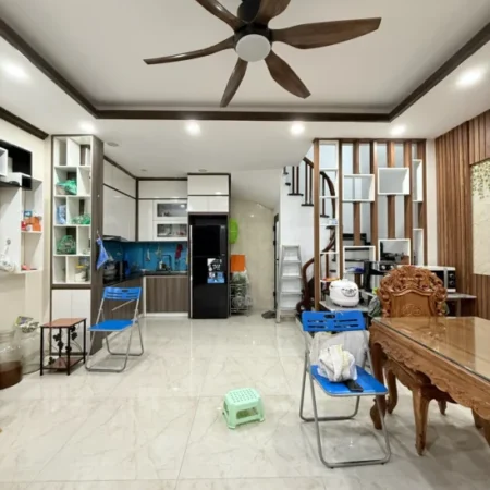 Bán Nhà Đặng Tiến Đông 38m2. 5 tầng. mặt tiền 4m. giá 12.1 Tỷ Đống Đa Hà Nội