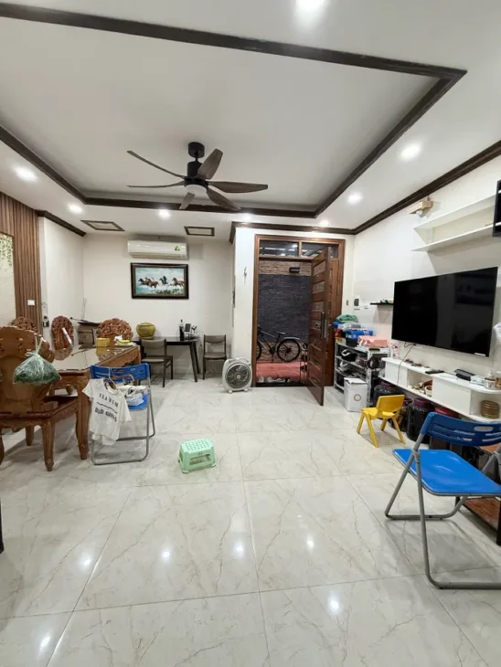 Bán Nhà Đặng Tiến Đông 38m2. 5 tầng. mặt tiền 4m. giá 12.1 Tỷ Đống Đa Hà Nội