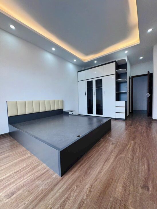 Cơ hội hiếm cho cư dân muón chuyển xuống mặt đất ( giá rẻ hơn căn chung cư) – Ngõ nông giáp khu D