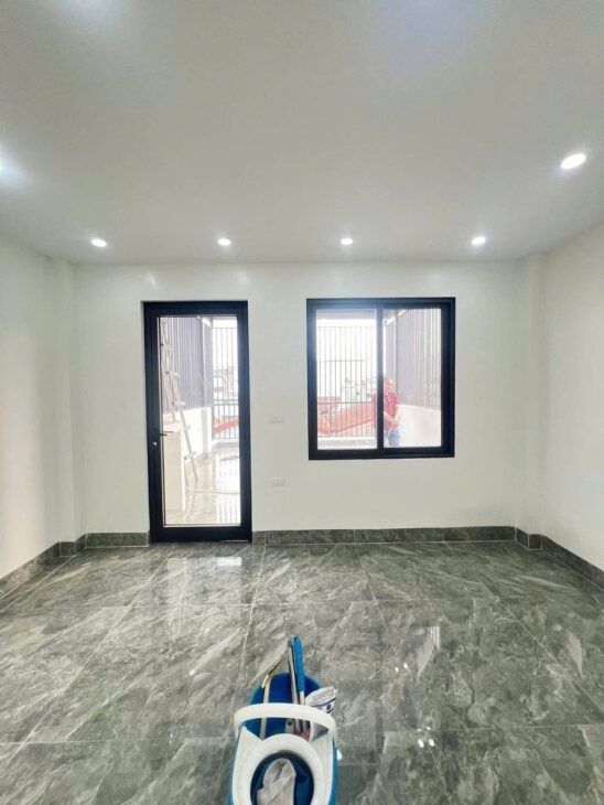 Nhà Hoàng Quốc Việt, ngõ thông, ôtô vào nhà, 20m ra phố, DT45m2, 6 tầng thang máy