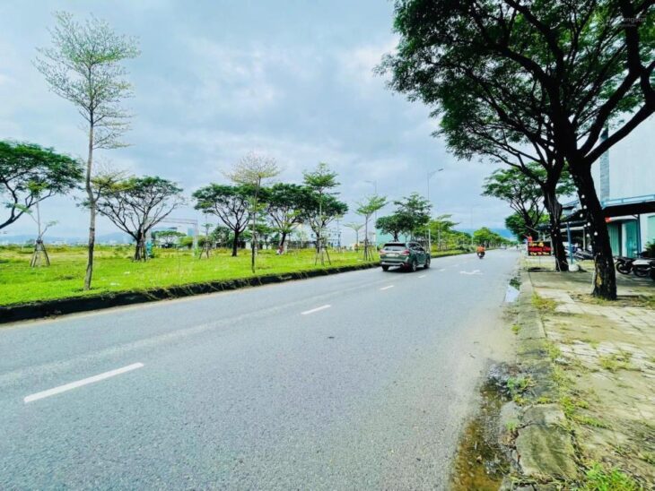 Bán đất thổ cư Nguyễn Tất Thành, Liên Chiểu, Đà Nẵng. 210m2, sổ đỏ, giá 14.5 tỷ, hướng Đông Nam.