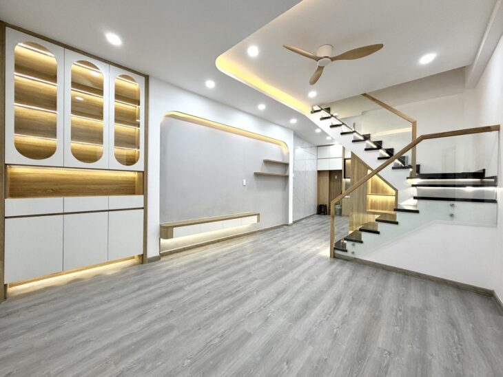 BÁN NHÀ HOÀ HƯNG QUẬN 10 3 TẦNG 3PN FULL NT 40M2 4.2 X 10 – 6.7T TL