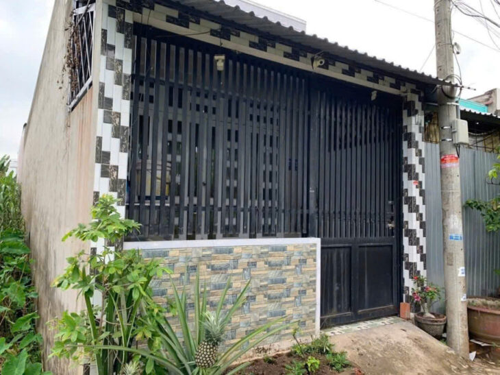 56. Nhà 6 triệu 2 phòng có nội thất gần sân Cầu Lông Tambo