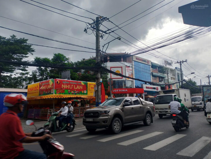 Bán căn góc 4 tầng ngay Đỗ Xuân Hợp, sổ hồng