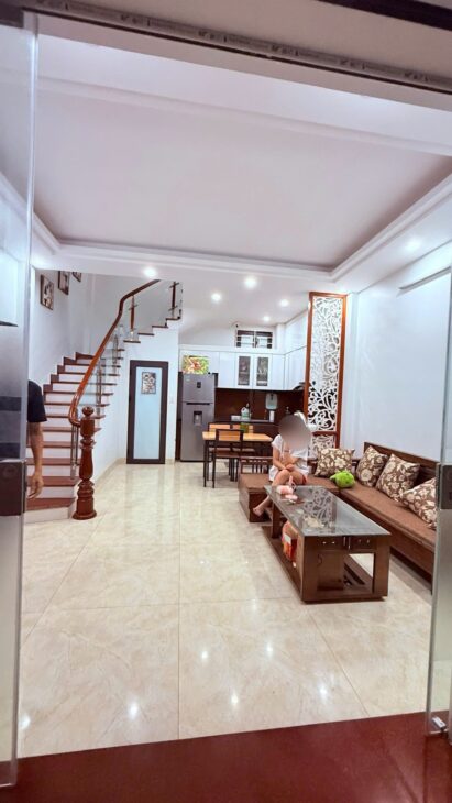 Bán nhà Tây Hồ-Lạc Long Quân, DT32m2, 5 tầng. 3 ngủ khép kín, 2 nhà ra phố (giá 11.5 tỷ)