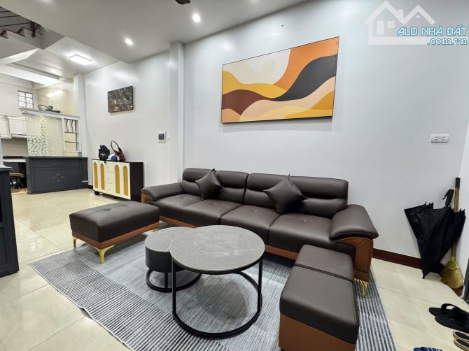 Bán nhà riêng phố GIA THUỴ, P Bồ Đề- LB