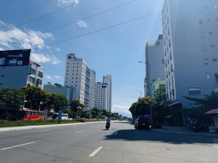 # Nhà MT Huỳnh Thúc Kháng, gần Nguyễn Văn Linh, 2 mặt thoáng, KD VIP, 4.9x tỷ