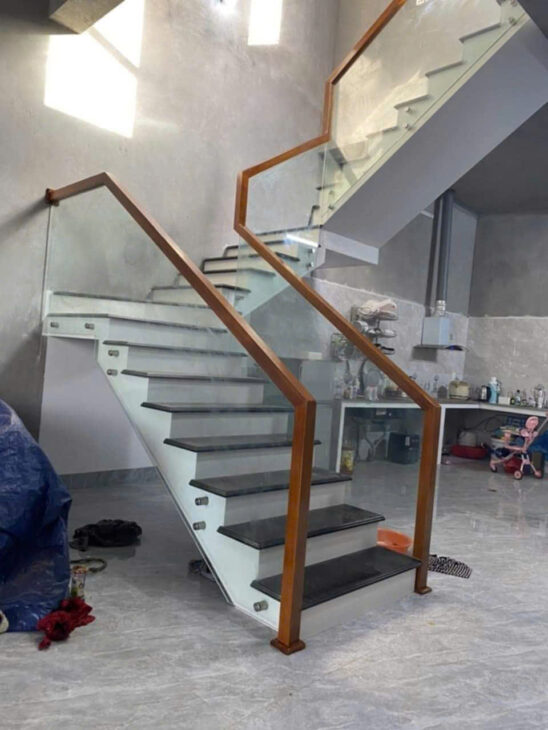 Mình cho thuê nhà lô góc, mới, Nam Trung Yên; vỉa hè 99m2* 5T- 32 Tr