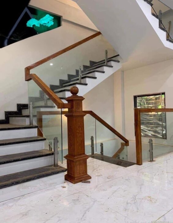 Cho thuê nhà lô góc, mới, Duy Tân, thang máy; vỉa hè 119m2* 5T- 48 Tr