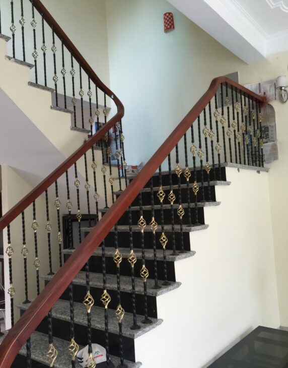 Cho thuê nhà lô góc, mới, Mai Hắc Đế, thang máy; vỉa hè 116m2* 5T- 47 Tr