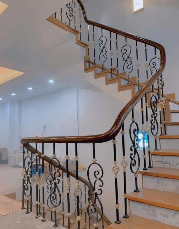 Cho thuê Nhà mới, thang máy, 97m2_ 5T; vỉa hè, Hoàng Quốc Việt-31 Tr