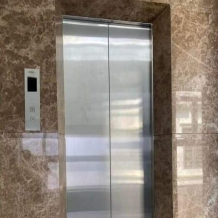 Cho thuê nhà lô góc, mới , thang máy,vỉa hè, 118m2- 5T, Duy Tân_45 Tr