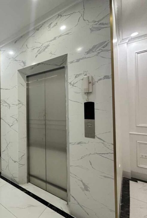 Cho thuê nhà lô góc, mới, Mai Hắc Đế, thang máy; vỉa hè 116m2* 5T- 47 Tr