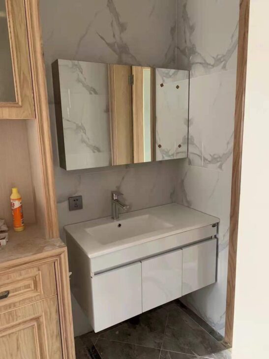 cho thuê nhà hai cửa đi, mới, Hoàng Cầu, 100m2x 4T vỉa hè 32 Tr