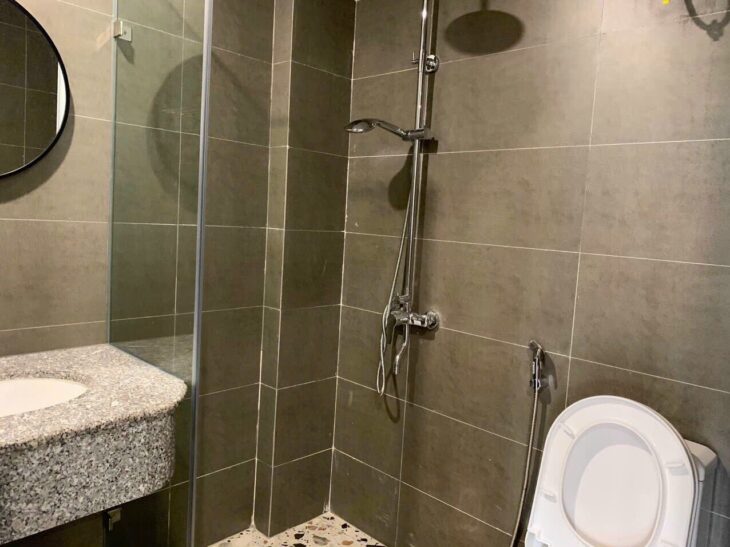 Nhà mình cho thuê nhà lô góc, mới, Mai Hắc Đế; vỉa hè 117m2* 5T- 43 Tr