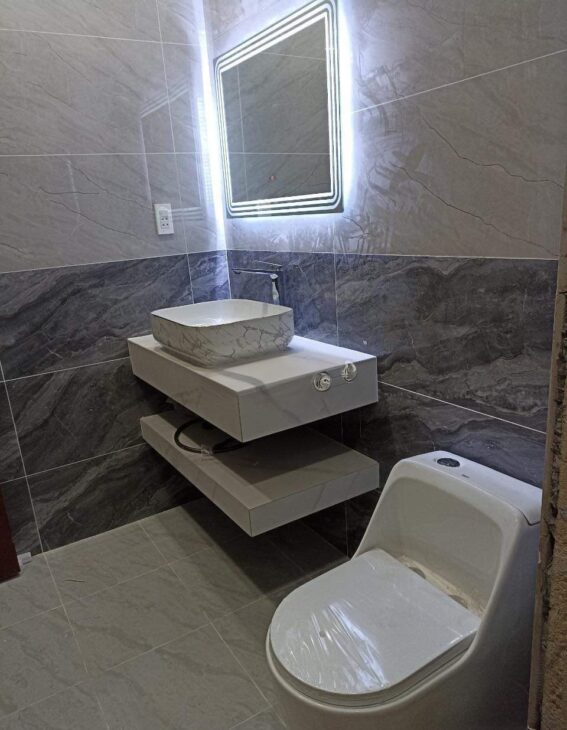 Cho thuê Nhà căn góc, mới, Đội Cấn, thang máy, 121m2x 4T vỉa hè 49 Tr