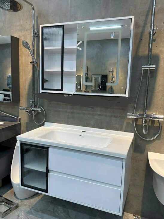 Cho thuê Nhà mới, thang máy, 97m2_ 5T; vỉa hè, Hoàng Quốc Việt-31 Tr