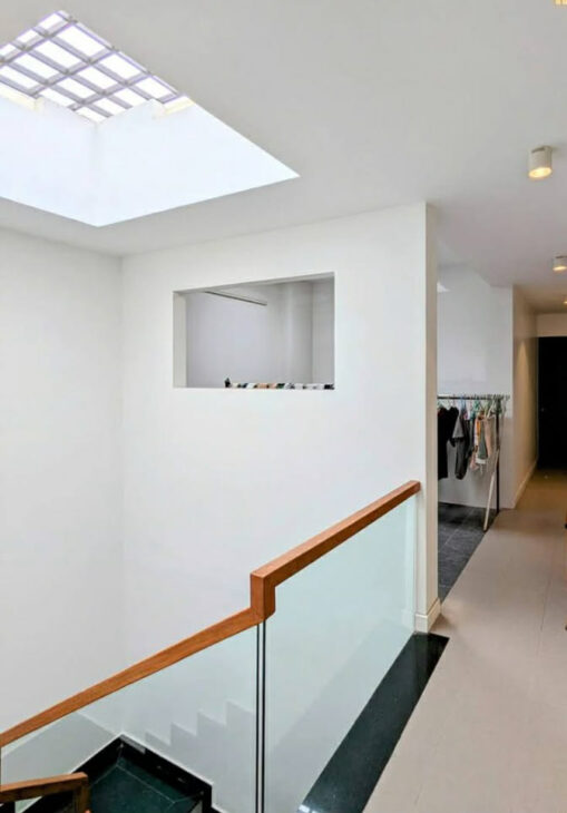 HIẾM LẠC LONG QUÂN- Ô TÔ 16 CHỖ PHI QUA NHÀ- DT 55M2, 5 TẦNG- PHÒNG XÔNG HƠI- Ô CHỜ THANG MÁY- HƠN