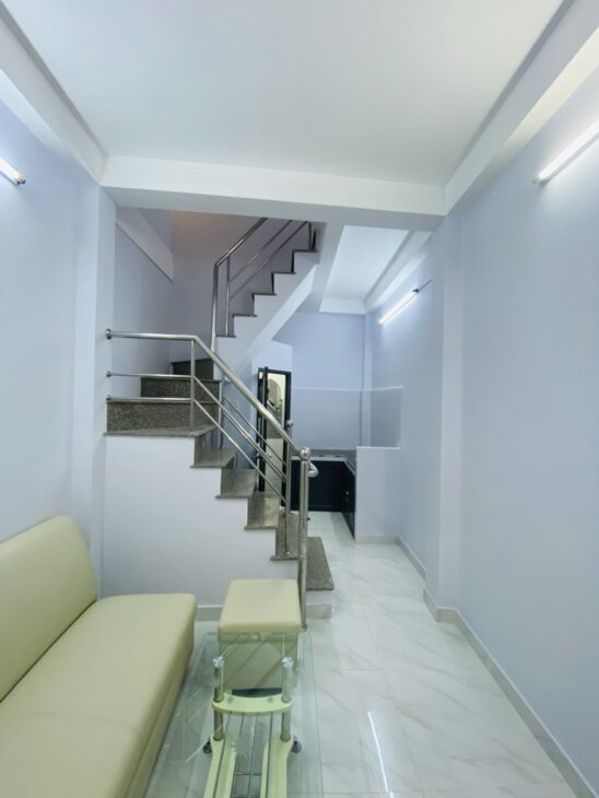 TRUNG TÂM QUẬN 10 SÁT QUẬN 1 VỊ TRÍ VÀNG – 3 TẦNG NHỈNH 2 TỶ – NGAY VẠN HẠNH MALL