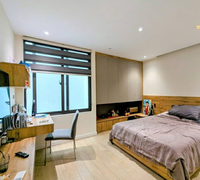 HIẾM LẠC LONG QUÂN- Ô TÔ 16 CHỖ PHI QUA NHÀ- DT 55M2, 5 TẦNG- PHÒNG XÔNG HƠI- Ô CHỜ THANG MÁY- HƠN