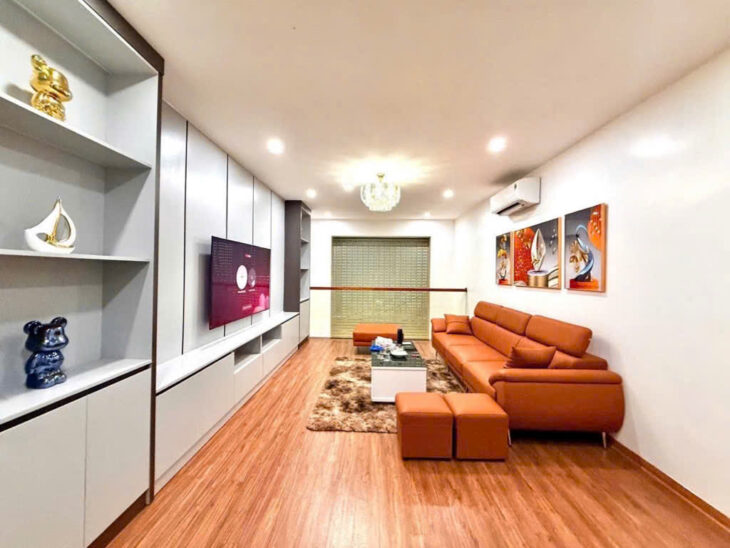 Bán nhà Phố Cát Linh, 7 Tầng, Thang Máy Xịn, Ngõ Ô Tô, Giá: 13.7 Tỷ, Lh: 0396935190.