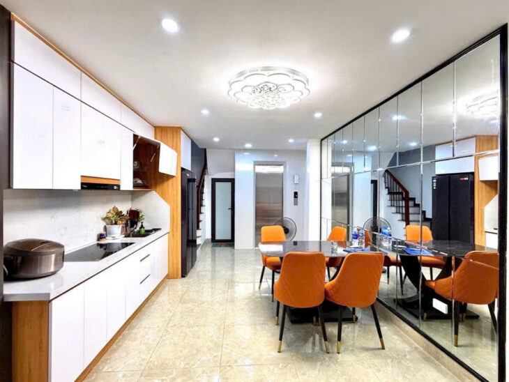 Bán nhà Phố Cát Linh, 7 Tầng, Thang Máy Xịn, Ngõ Ô Tô, Giá: 13.7 Tỷ, Lh: 0396935190.