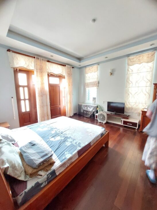 BIỆT PHỦ CHÂU ÂU – ĐẤT 461M² – NỘI THẤT GỖ SANG TRỌNG – 2 MẶT TIỀN ĐƯỜNG