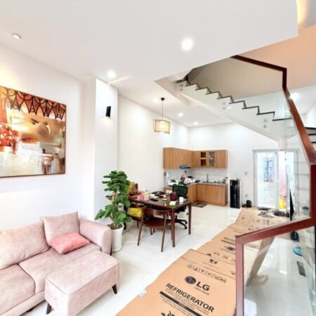 Bán nhà Thủ Đức, Linh Đông, đường số 24. DT 52m2, 4 tầng, 4PN, SH, giá 6.68 tỷ.