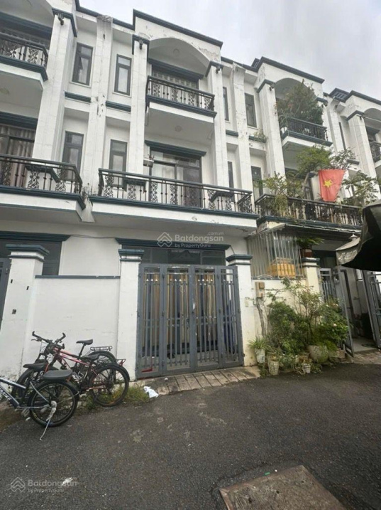 NHÀ 3 TẦNG – SIÊU ĐẸP – ĐƯỜNG RỘNG RÃI Ô TÔ NGỦ TRONG SÂN -GÍA CHỈ 5.75 TỶ