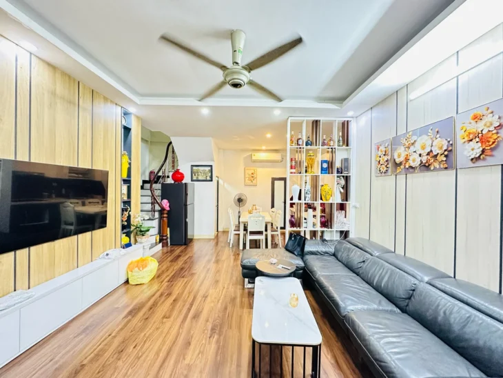 Bán Nhà Võ Thị Sáu 38m2. 5 tầng. mặt tiền 4.5m. giá 13.5 Tỷ Hai Bà Trưng Hà Nội