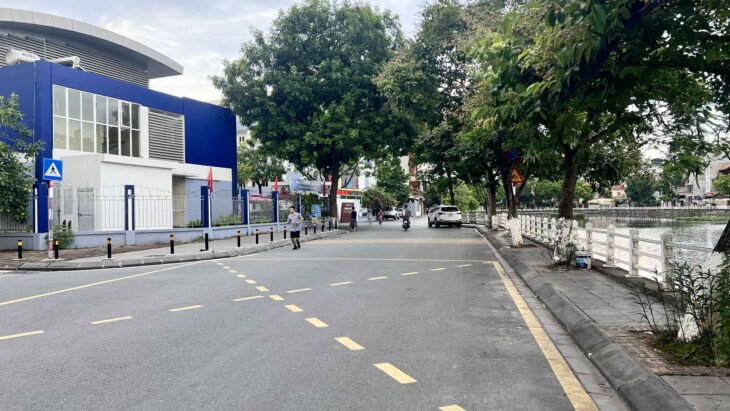 bán nhà mặt hồ Bồ Đề, diện tích 226m, mặt tiền 12m, 2 thoáng, full thổ cư