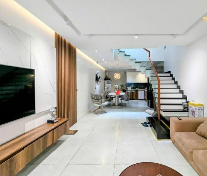 HIẾM LẠC LONG QUÂN- Ô TÔ 16 CHỖ PHI QUA NHÀ- DT 55M2, 5 TẦNG- PHÒNG XÔNG HƠI- Ô CHỜ THANG MÁY- HƠN