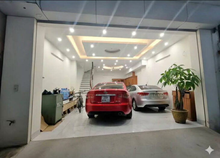 HIẾM LẠC LONG QUÂN- Ô TÔ 16 CHỖ PHI QUA NHÀ- DT 55M2, 5 TẦNG- PHÒNG XÔNG HƠI- Ô CHỜ THANG MÁY- HƠN