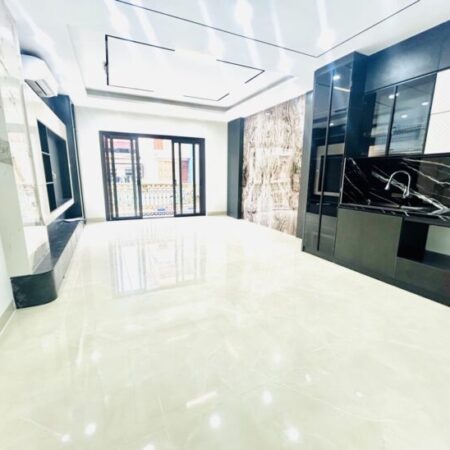 SIÊU PHẨM, BÁN NHÀ TƯ ĐÌNH LONG BIÊN,THANG MÁY, VỈA HÈ, KINH DOANH,OTO TRÁNH,42M